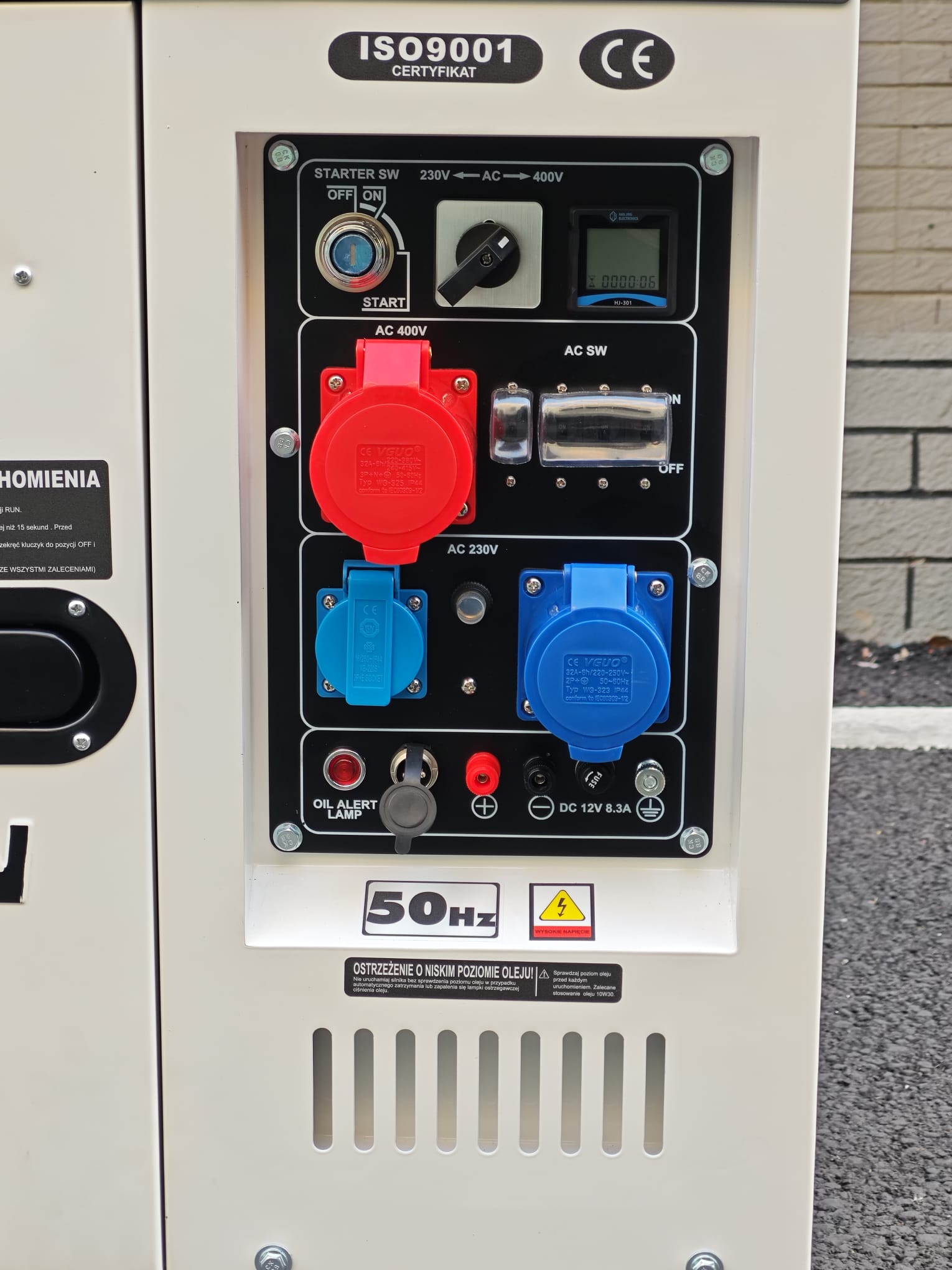 Panel sterowania - gniazda i przełączniki